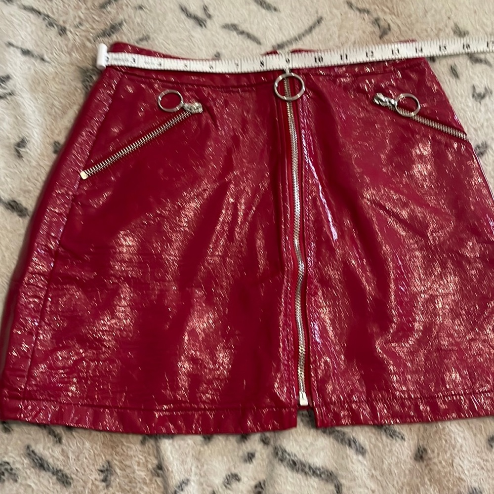 Signature 8 zip up shiny leather skirt with real pockets. Size small